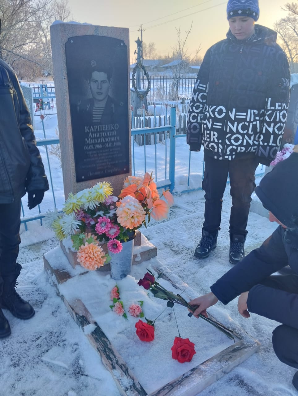 Уход за захоронениями воинов-афганцев, мемориальными досками, памятниками.